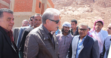 محافظ جنوب سيناء يتفقد مشروعًا سكنيًا بسانت كاترين