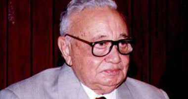 سعيد الشحات يكتب: ذات يوم 24 يناير 1969.. ثروت عكاشة وزير الثقافة يستقبل أسرة «شىء من الخوف» بعد مشاهدته ويؤكد لهم: «هذا الفيلم بلغ مرتبة الامتياز»