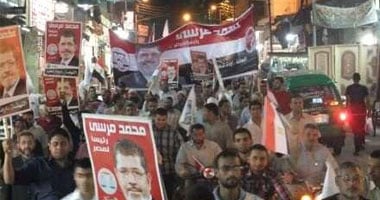 بدء السلسلة البشرية لـ"الحرية والعدالة" بقنا لدعم "مرسى" رئيساً