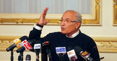 حملة شفيق تتهم صفوت حجازى بتمزيق لافتاتها بأكتوبر