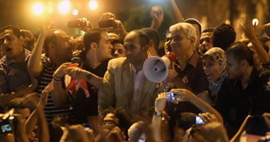 اشتباكات بين الباعة الجائلين والمتظاهرين بالتحرير