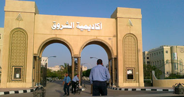 طلاب أكاديمية "الشروق" يتظاهرون للمطالبة بإقالة الإدارة