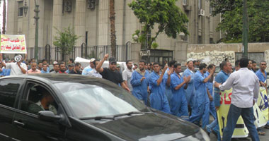 مسيرة حاشدة لعمال غزل المحلة للمطالبة بإسقاط النظام
