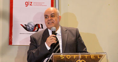 عمرو دراج يهنئ هشام قنديل بعد الإفراج عنه