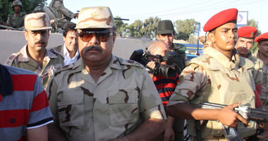 قائد الجيش الثانى الميدانى يصل العريش