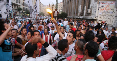 العشرات يطالبون بالقصاص لشهداء العباسية أمام النائب العام