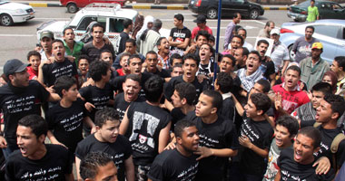 اشتباكات بين الباعة وألتراس ثورجى بشارع 26 يوليو