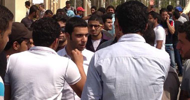 رئيس اتحاد طلاب مصر يشارك فى احتجاجات "أكاديمية الشروق"