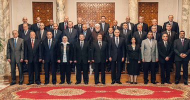  مرسى يدعو الوزراء الجدد لعدم إضاعة الوقت والنظر إلى الأمام 