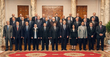  مرسى يدعو الوزراء الجدد لعدم إضاعة الوقت والنظر إلى الأمام 