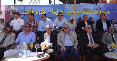 وزيرا "السياحة والآثار" يفتتحان البطولة العربية لكرة القدم الشاطئية