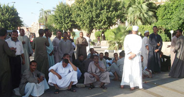 أهالى الحلة يقطعون كورنيش الأقصر بسبب البوتاجاز