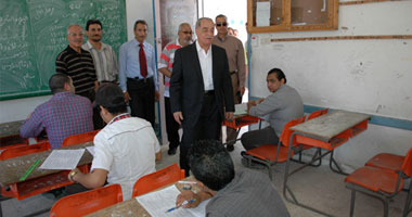 بالصور.. محافظ مطروح يتفقد لجان الثانوية العامة
