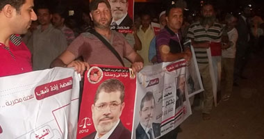 سلاسل بشرية لشباب التيار الإسلامى بـ"طامية" لتأييد مرسى