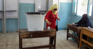 محافظ الوادى الجديد يطلب من قوات الأمن إبعاد المتواجدين أمام اللجان 