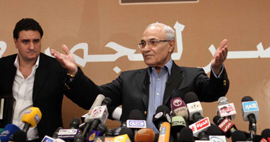 شفيق فى مؤتمر صحفى "طارئ" يسبق نتائج اللجنة العليا: "أثق بأنى الفائز الشرعى بأصوات المصريين.. لم أسعَ إلى وضع اليد على موقع رئاسة مصر..ومظاهرات الميادين وحملات التخويف هدفها الضغط على نتائج "الرئاسية"
