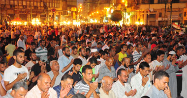 معتصمو التحرير يؤدون صلاة قيام الليل قبل ساعات من مليونية تسليم السلطة