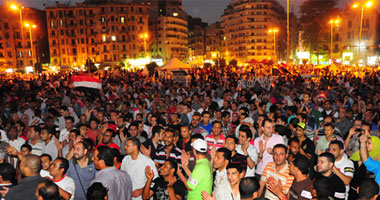 متظاهرو التحرير يؤدون مسرحية بالميدان تجسد واقع المصريين