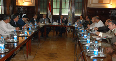 بالصور.. وزير الزراعة يجتمع بممثلى الفلاحين بالمحافظات
