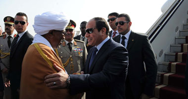 السيسي يغادر الخرطوم عائدا إلى القاهرة بعد زيارة سريعة إلى السودان