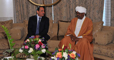 البشير يشكر الرئيس السيسى على تهنئته بعيد الفطر 