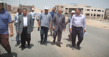نبيل نور الدين يتابع أعمال تنفيذ طريق جامعة سوهاج الجديد