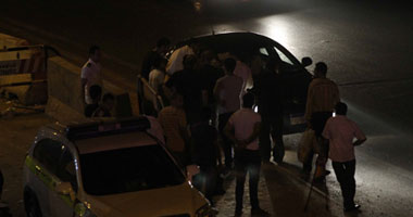 بالصور.. شلل مروى على "الدائرى" 3 ساعات متواصلة بعد قطع أهالى صفط اللبن الطريق.. الأهالى: المحافظ ورئيس شركة المياه المسئولان عن الأزمة.. وعبد الرحمن: الأزمة ستنتهى بسيارات مياه إضافية