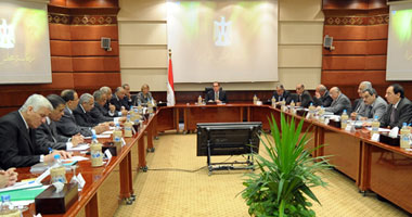 الجنزورى يجتمع بالمحافظين وعدد من الوزراء