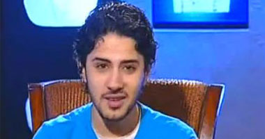 نشطاء يتداولون هجوم "أحمد سبايدر" على "باسم يوسف".. "سبايدر": "باسم" أرسل شفرات "اغتيال السيسى" وهو امتداد لمؤامرة "أبلة فاهيتا"..وناشط ساخرا: "بتعمل دماغك فين؟"..وآخر يتوقع زواج "يوسف" من "طنط زوزو" 