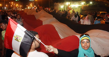 توافد أنصار "سليمان" على "المنصة" لتقديم واجب العزاء
