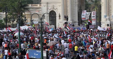 أهالى حدائق القبة يستقبلون مسيرة "كشك" بالأعلام والتصفيق