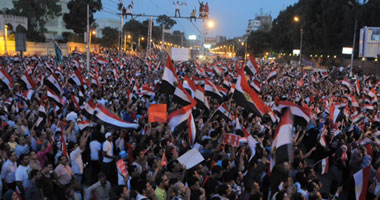 معتصمو الاتحادية يستعدون بمصابيح الإنارة لتظاهرات الجمعة