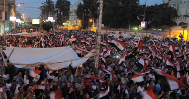 معتصمو اﻻتحادية يواصلون الاحتفال بالعيد