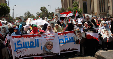 مسيرة مؤيدى المعزول تصل رمسيس وتتسبب فى ارتباك مرورى