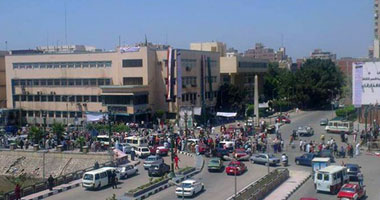 بدء توافد أهالى الشرقية على مبنى المحافظة دعما للجيش