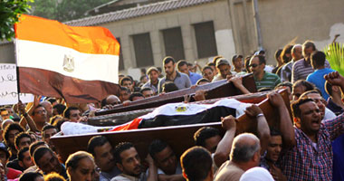 أهالى المنيل يشيعون جنازة ضحايا اشتباكات أمس مع مؤيدى مرسى