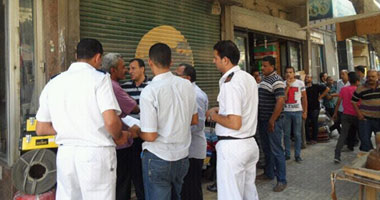 غلق إدارى للمحال المخالفة فى حى الجمرك بالإسكندرية