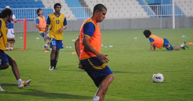 "فيفا" يبرز حماس زيدان لـ"بنى ياس" وسخرية مورينيو من ميسى