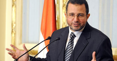 "قنديل": عجز الموازنة 175 مليار جنيه ومضطرون للاقتراض