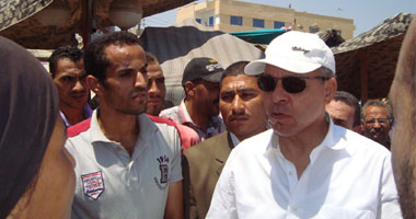 محافظ بنى سويف يعزى أسرة شهيد موكب رئيس الوزراء