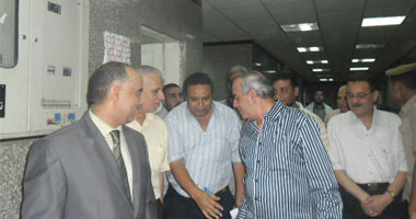محافظ أسيوط ينهى جولته لعدد من المستشفيات والمخابز