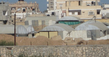 الجيش يبدأ بإغلاق الأنفاق والأهالى يطالبون بتفجيرها بالكامل