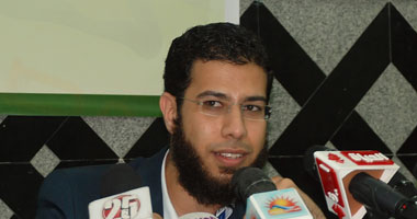 "بكار" يدعو"مرسى"للاستقالة لشبهة تورط مرؤوسيه بقتل المتظاهرين