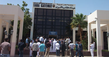 منفذ طابا يستقبل 214 سائحا وسط إجراءات أمنية مشددة
