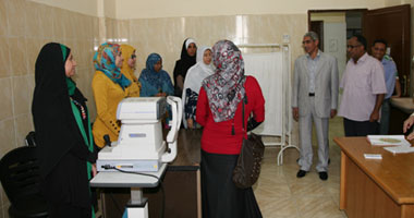 رئيس جامعة الوادى يتفقد الكشف الطبى للطلاب الجدد بالتربية النوعية