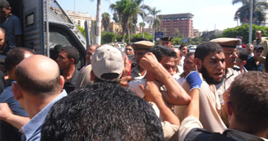 أهالى طنطا يلقون القبض على سائق تاكسى لتحرشه جنسيا بطالبة