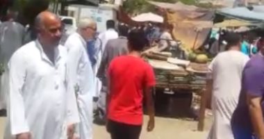 مواطنو الحى 11بأكتوبر يشكون من تحول ساحة مسجد عباد الرحمن إلى سوق