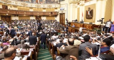 فى 60 دقيقة.. البرلمان يوافق على قانونين من الوضع "واقفا".. و "الشرطة" و"تأمين المنشآت" تمر برفع الأيدى دون التصويت الإلكترونى.. ورئيس البرلمان يطالب بإلغاء شركات الصرافة ويوصى بإعدام مافيا الدولارات