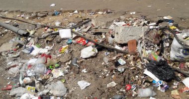 بالصور.. مواطن يحذر من وجود كابل كهرباء غير معزول وسط القمامة بالزيتون