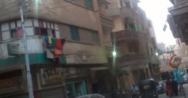 أعمدة إنارة مضاءة نهارا بمعظم شوارع مدينة ميت غمر 